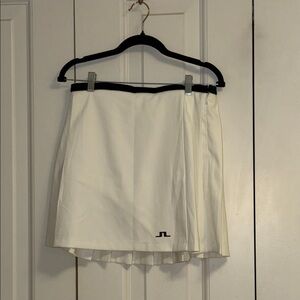 NWT: White Golf Pleated Skirt with inner lining shorts